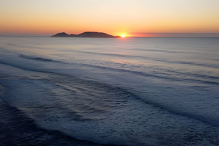 Ilha de frente pra Ilha | Luxo Frente-Mar com SPA