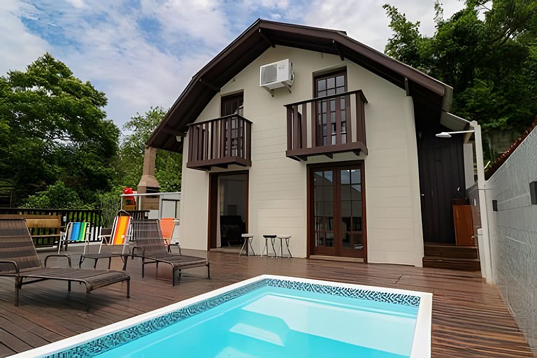 Vista Mar, Montanhas e Pôr do sol com Piscina