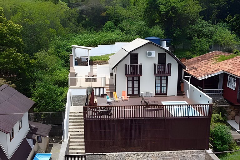 Vista Mar, Montanhas e Pôr do sol com Piscina