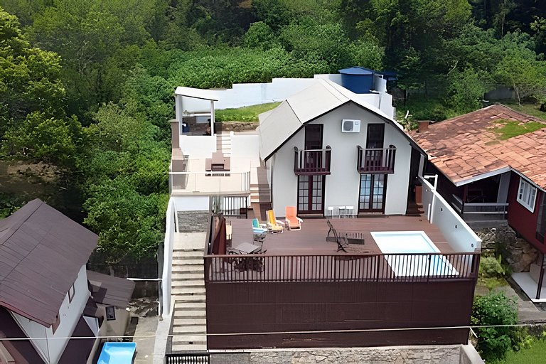 Vista Mar, Montanhas e Pôr do sol com Piscina