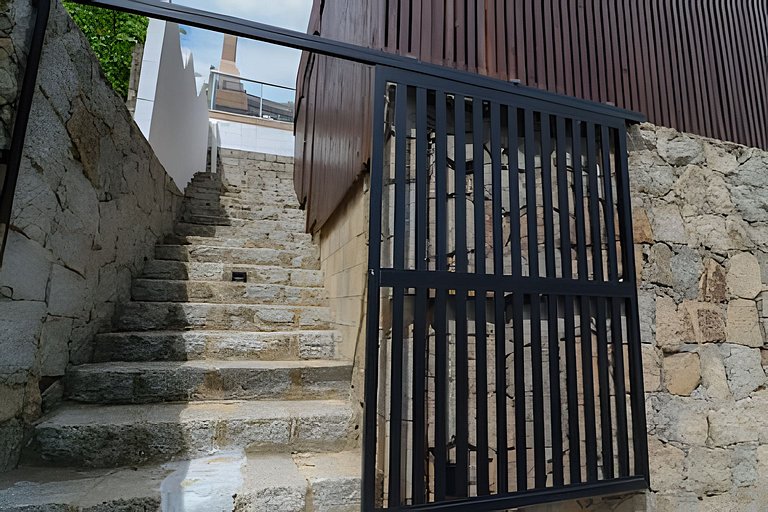 Vista Mar, Montanhas e Pôr do sol com Piscina