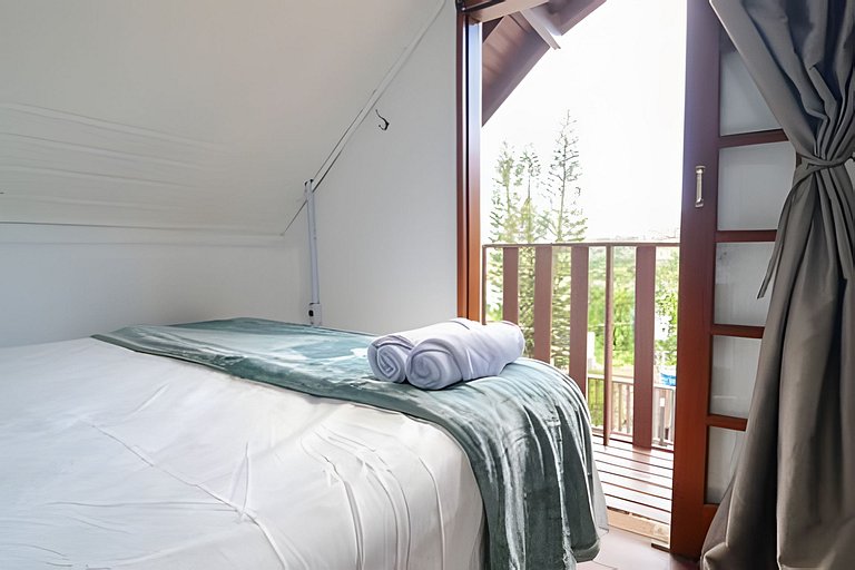 Vista Mar, Montanhas e Pôr do sol com Piscina