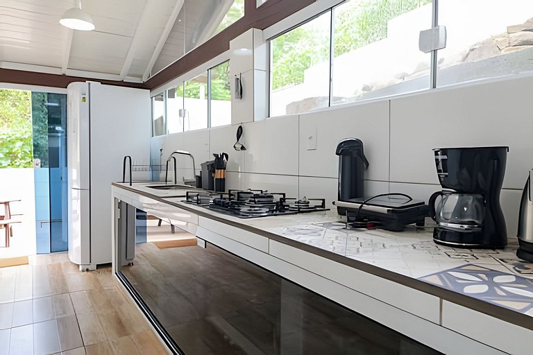 Vista Mar, Montanhas e Pôr do sol com Piscina