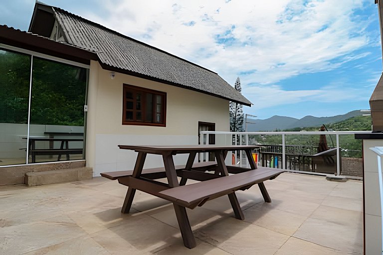 Vista Mar, Montanhas e Pôr do sol com Piscina